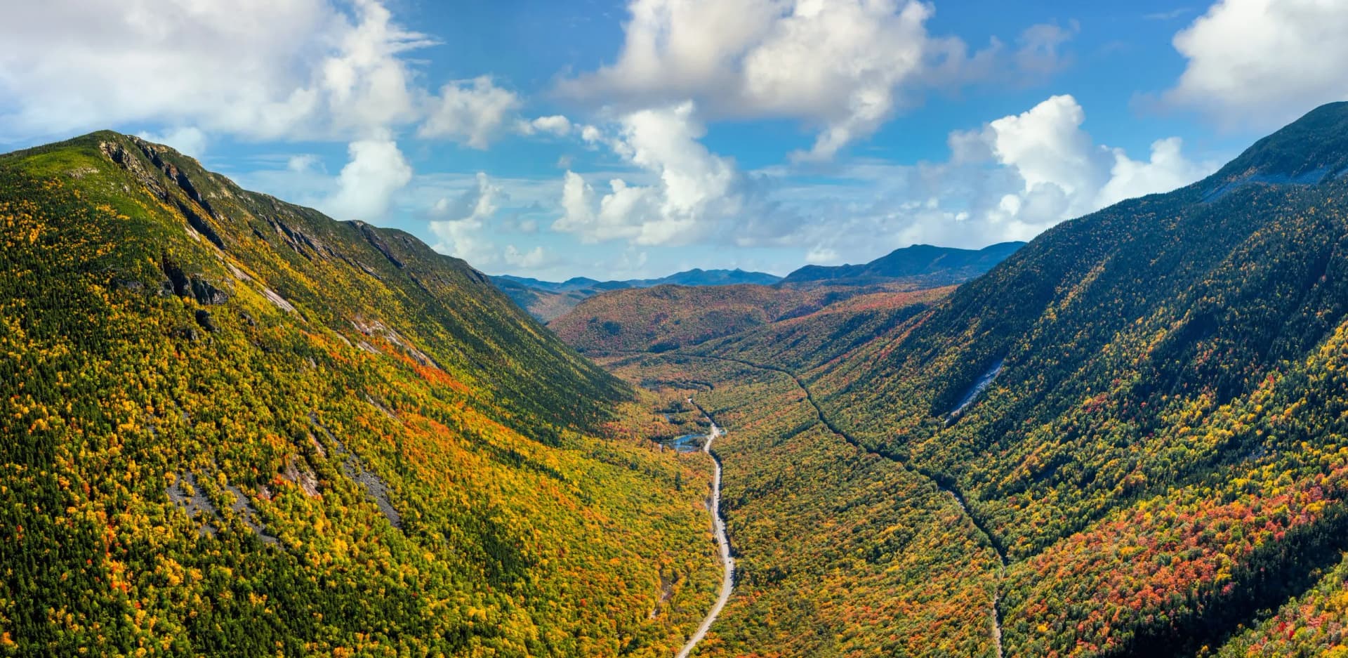 Autumn view from Mount Willard in the White Mountain National Forest valley.